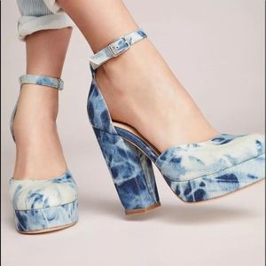 Bill Blass Ellie Platform Heel size 8